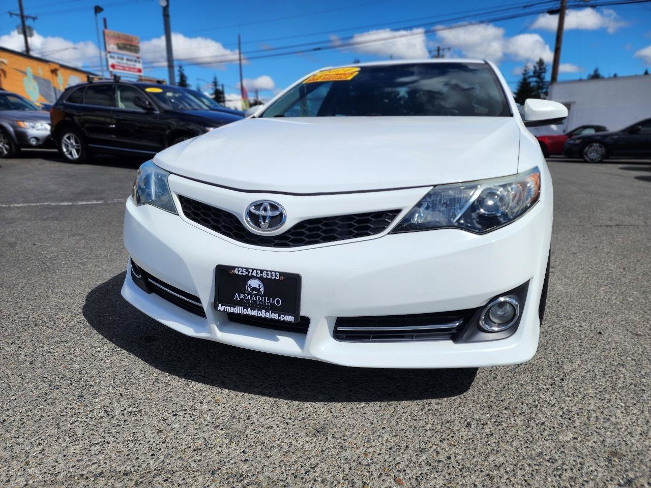 Used 2014 Toyota Camry SE FWD image 2