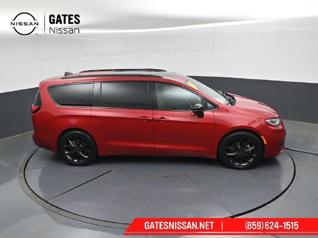 Used 2025 Chrysler Pacifica Limited FWD image 52