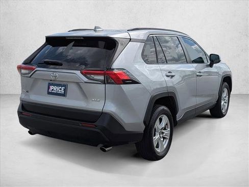 Used 2021 Toyota RAV4 XLE w/ Convenience Package image 5