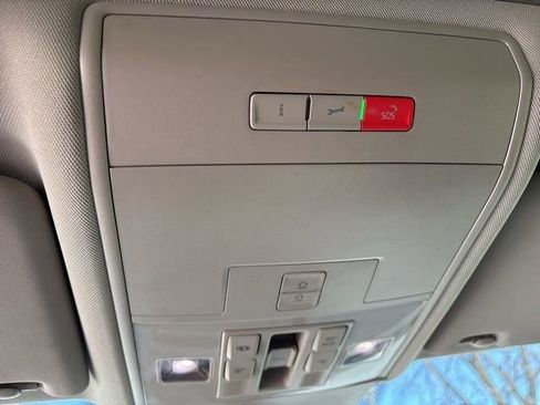 Used 2021 Volkswagen Atlas SEL Premium image 32