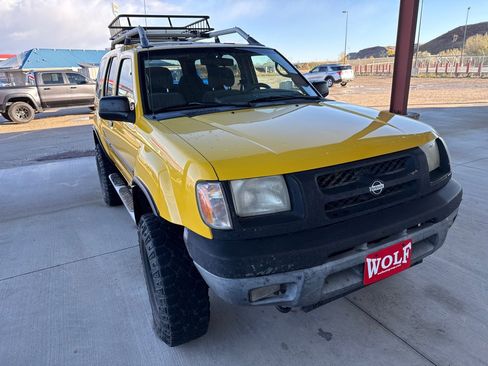 Used 2001 Nissan Xterra SE image 2