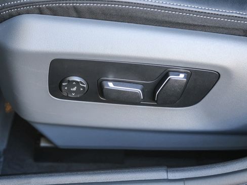 Used 2025 BMW i5 xDrive40 image 18