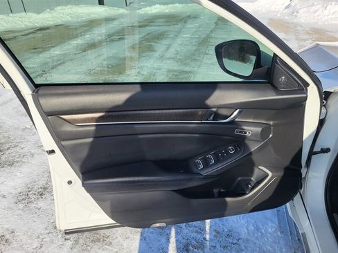 Used 2018 Honda Accord Touring image 25