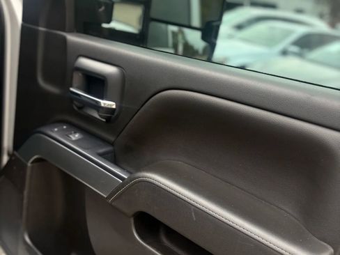 Used 2019 Chevrolet Silverado 2500 LT w/ LT Convenience Package image 17