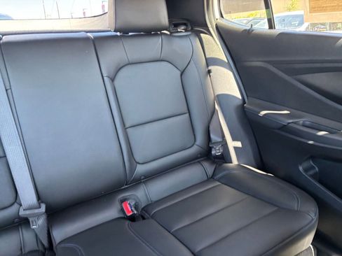 Used 2025 Buick Envista Sport Touring image 36