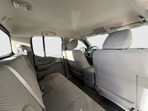 Used 2016 Nissan Frontier SV image 31