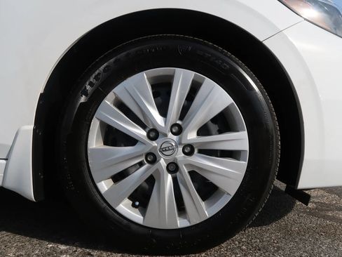 Used 2025 Nissan Sentra S FWD image 49
