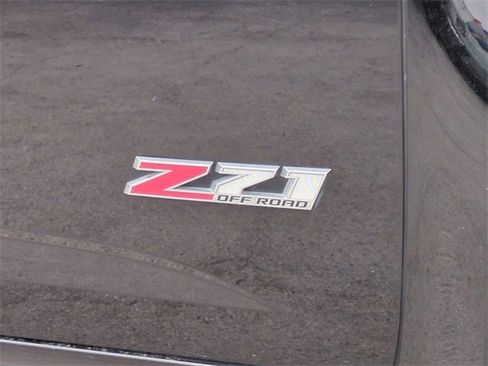 Used 2019 Chevrolet Colorado Z71 w/ Z71 Midnight Edition image 13