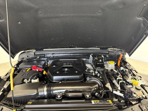 Used 2024 Jeep Wrangler High Altitude AWD/4WD image 14