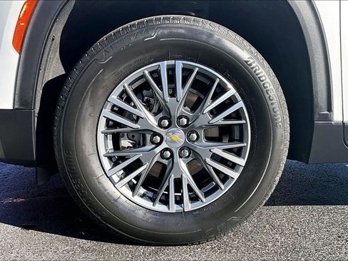 Used 2024 Chevrolet Traverse LS image 34