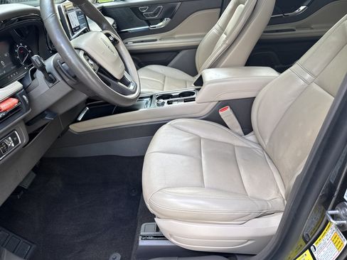 Used 2020 Lincoln Corsair FWD w/ Premium Package image 9