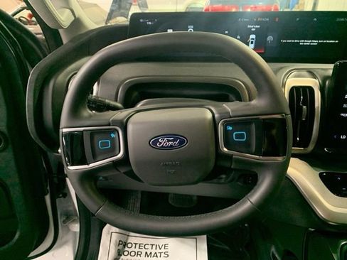 Used 2025 Ford Expedition Active AWD/4WD image 26