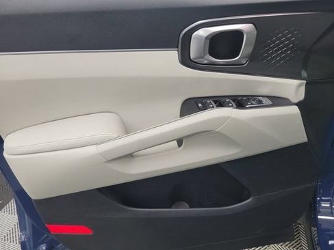 Used 2024 Kia Sorento S w/ Panoramic Sunroof Package FWD image 19