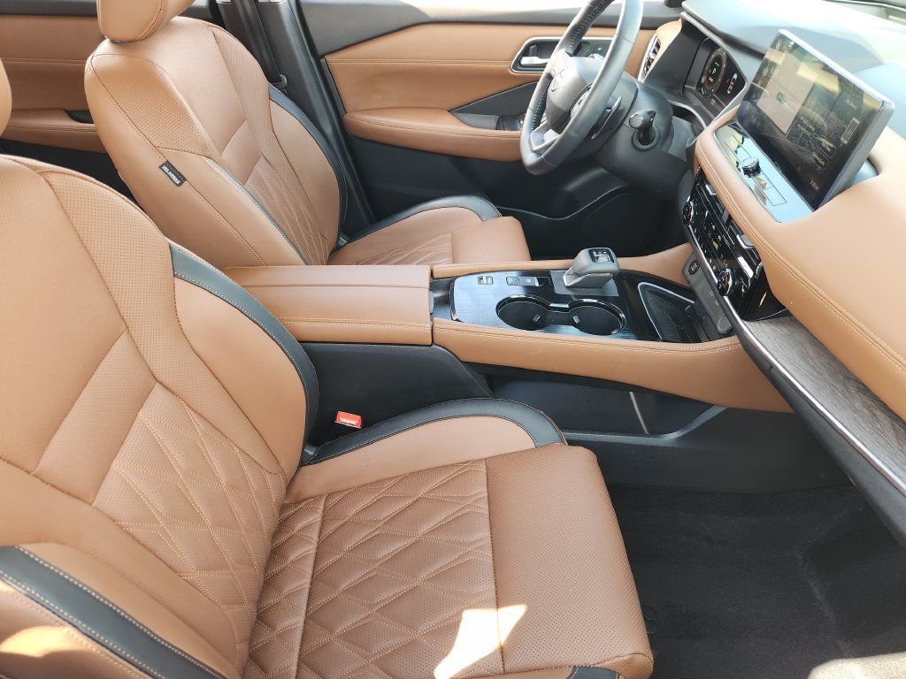 Used 2025 Nissan Rogue Platinum w/ Platinum Premium Package FWD image 10