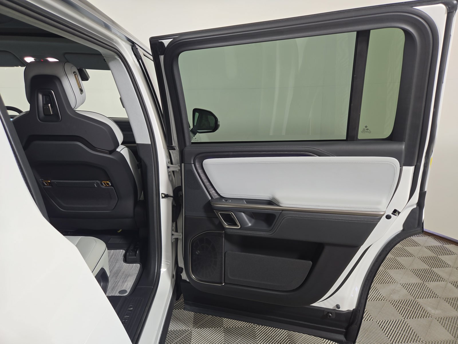 Used 2024 Rivian R1S Adventure Quad AWD/4WD image 19