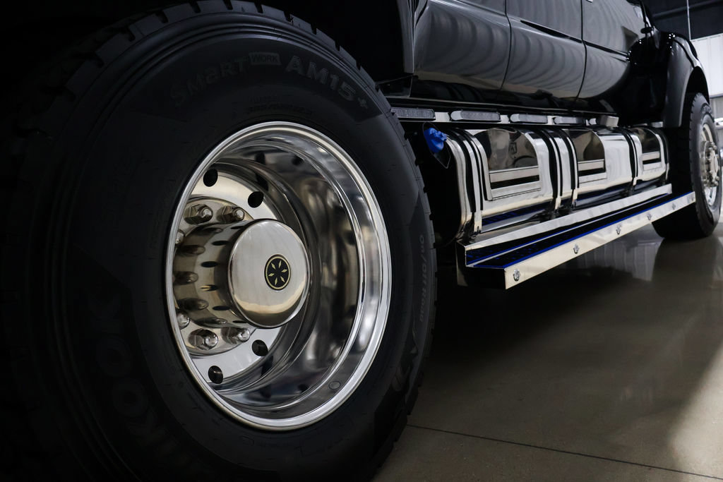 Used 2015 Ford F650 2WD Crew Cab Super Duty image 26
