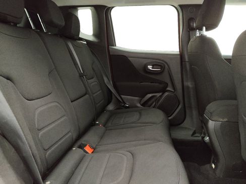 Used 2021 Jeep Renegade Latitude w/ Convenience Group image 19