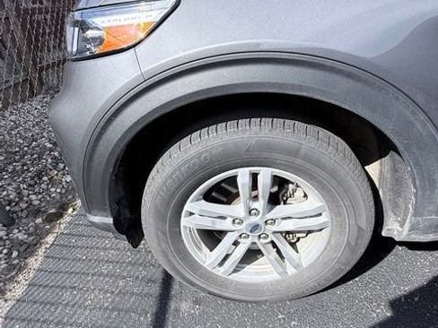Used 2024 Ford Explorer XLT w/ Equipment Group 202A AWD/4WD image 5
