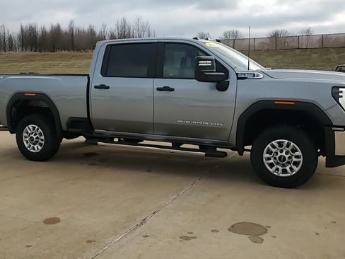 Used 2024 GMC Sierra 2500 Pro w/ Convenience Package image 2