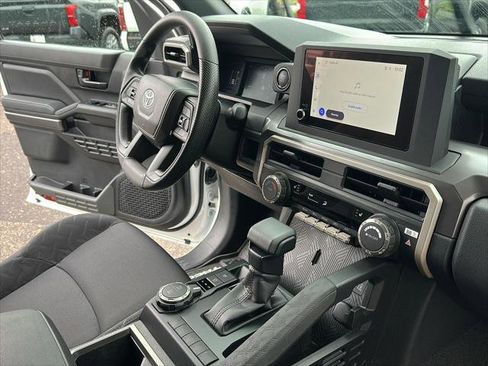 Certified 2025 Toyota Tacoma SR5 AWD/4WD image 20