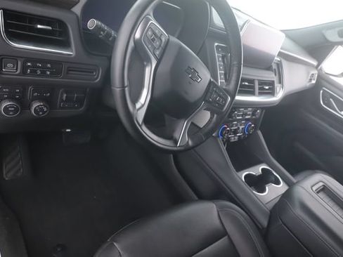 Used 2023 Chevrolet Tahoe Z71 w/ Z71 Off-Road Package AWD/4WD image 17