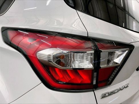 Used 2018 Ford Escape SE w/ Ford Safe & Smart Package image 28