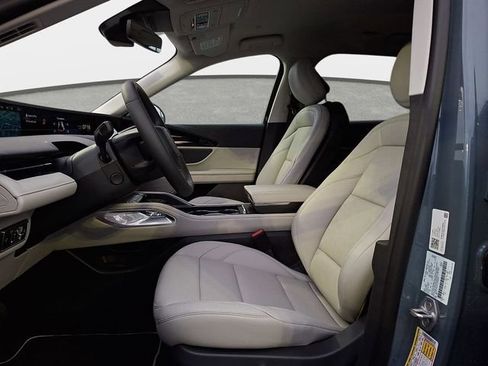 New 2026 Lincoln Nautilus Premier AWD/4WD image 11