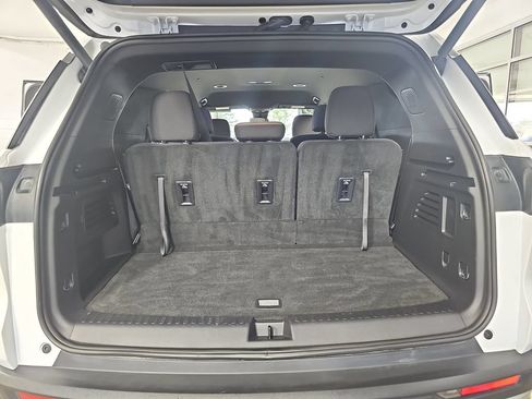 Used 2025 Chevrolet Traverse LT FWD image 17
