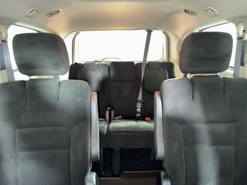 Used 2016 Dodge Grand Caravan SE w/ Quick Order Package 29E SE image 5