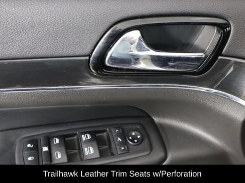 Used 2019 Jeep Grand Cherokee Trailhawk w/ Trailhawk Luxury Group AWD/4WD image 20