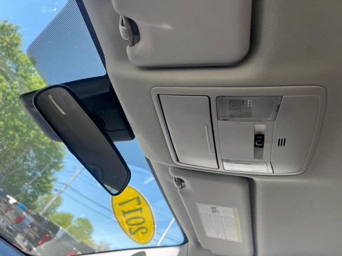 Used 2017 Toyota RAV4 LE AWD/4WD image 25