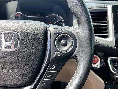 Used 2018 Honda Pilot Touring image 23