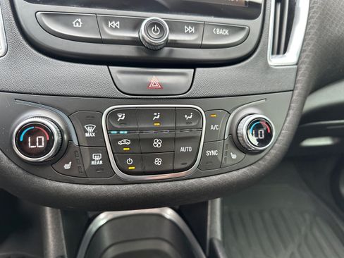 Used 2019 Chevrolet Malibu LT w/ LT True North Edition FWD image 32