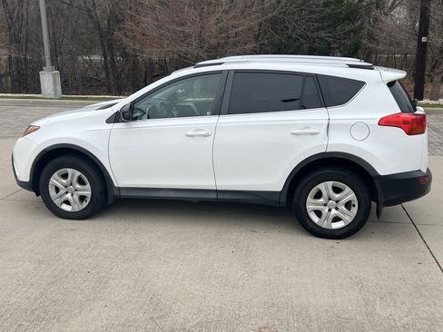 Used 2015 Toyota RAV4 LE image 2