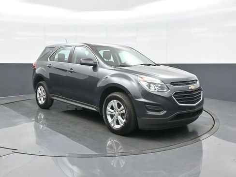 Used 2017 Chevrolet Equinox LS image 4