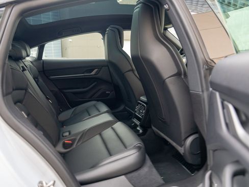 Used 2025 Porsche Taycan image 23