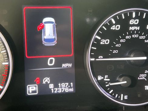 Used 2023 Subaru Outback Premium image 12