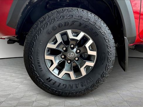 Used 2023 Toyota Tacoma TRD Off-Road image 32