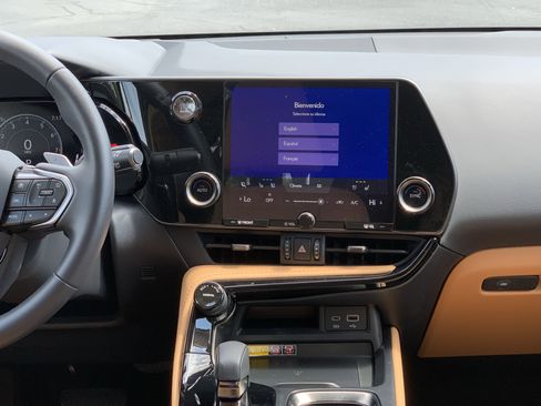 Used 2025 Lexus NX 250 FWD w/ Towing Package (2000 Lbs) image 31