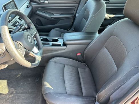 Used 2024 Nissan Altima 2.5 SV image 9