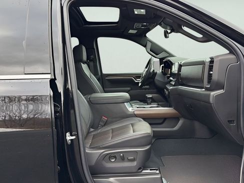 Used 2025 Chevrolet Silverado 1500 High Country w/ Technology Package image 12