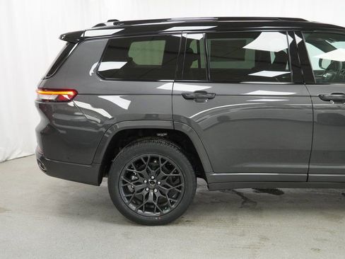 New 2025 Jeep Grand Cherokee L Summit w/ Obsidian Package image 9