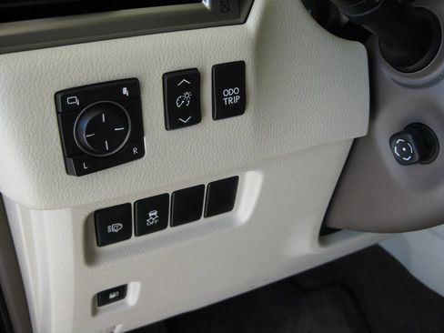 Used 2015 Lexus GX 460 w/ Premium Package AWD/4WD image 14