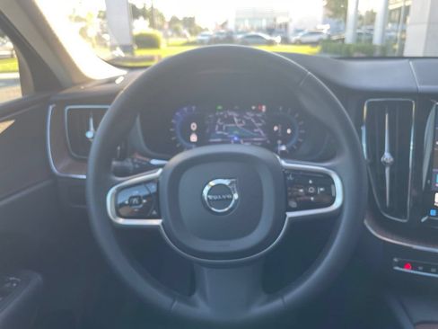 Used 2024 Volvo XC60 B5 Plus AWD/4WD image 18