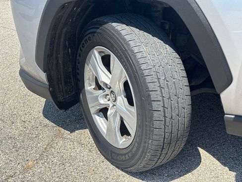 Used 2019 Toyota RAV4 XLE w/ Convenience Package FWD image 12