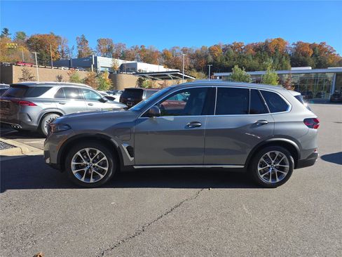 New 2026 BMW X5 xDrive50e w/ Climate Comfort Package AWD/4WD image 7