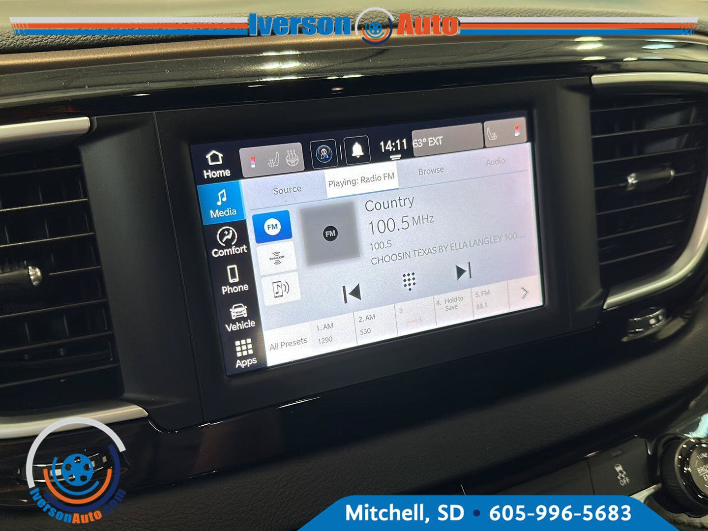 Used 2023 Chrysler Voyager LX FWD image 19
