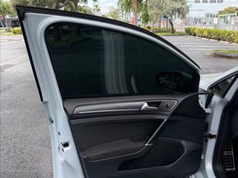 Used 2018 Volkswagen GTI SE FWD image 13