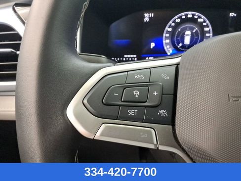 Certified 2025 Volkswagen Taos SE w/ Panoramic Sunroof Package image 24