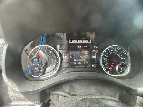 Used 2022 RAM 1500 Big Horn AWD/4WD image 9
